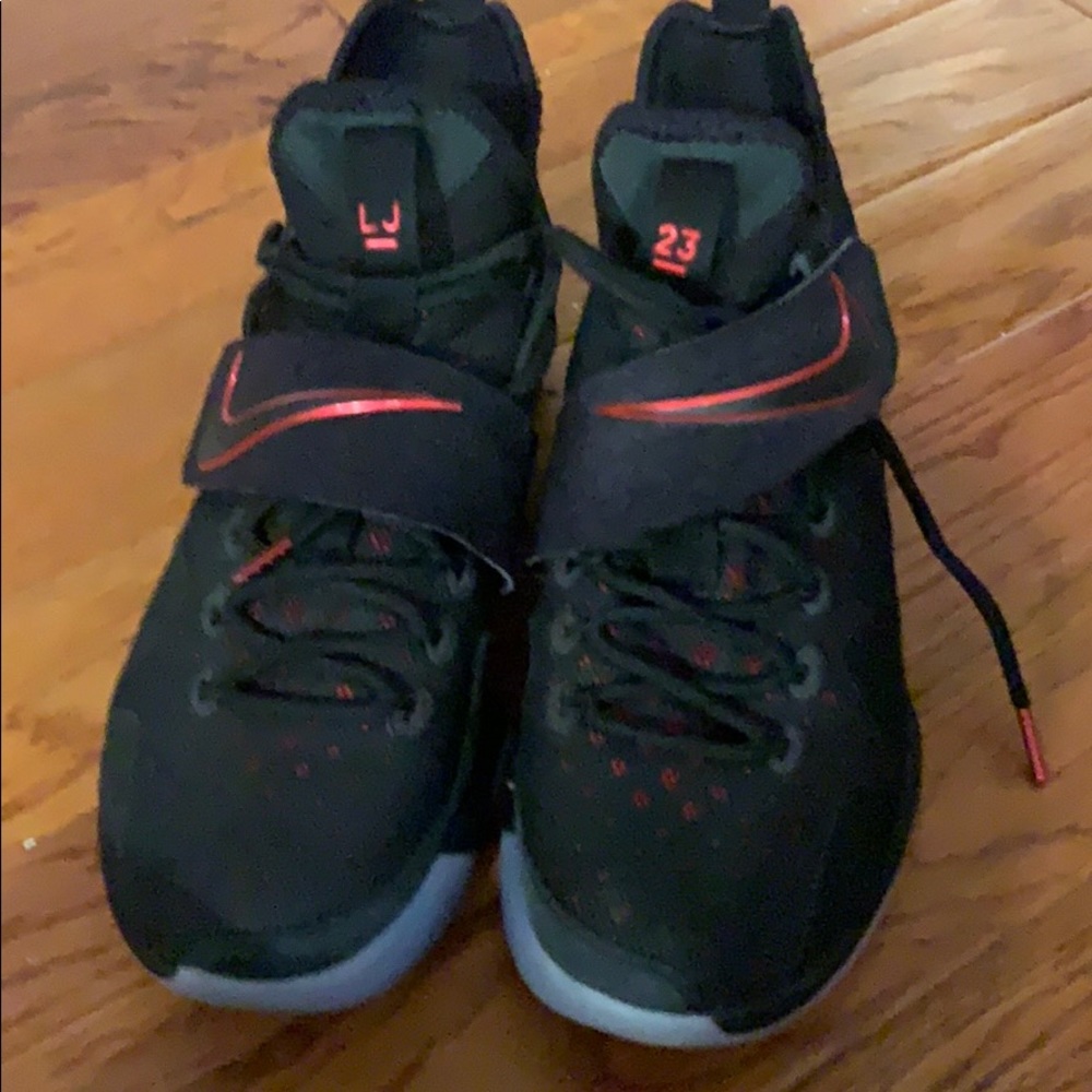 Men’s Used  Lebron 14 Basketball Shoes